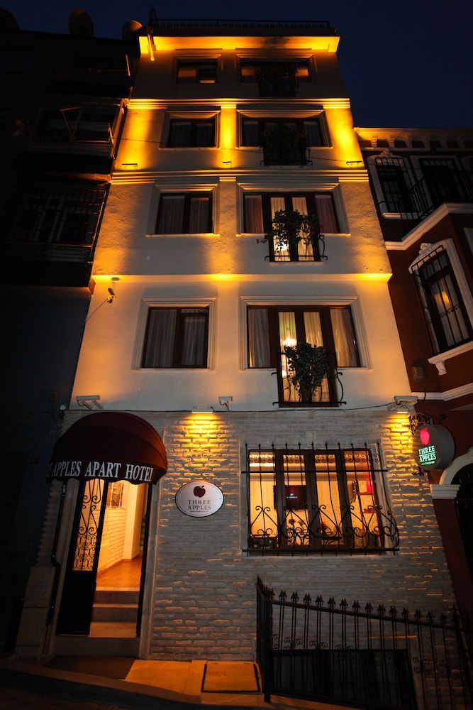 

Cagliari - Istanbul - Three Apples Suites and Hotel
