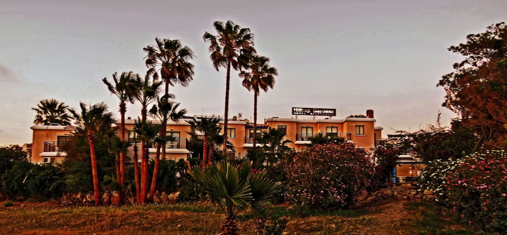 

Napoli - Paphos - Hilltop Gardens