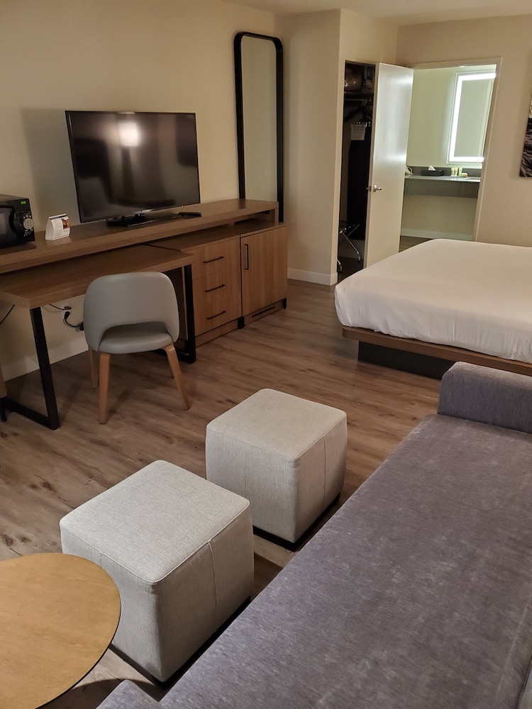 

Bari - San Diego - Wyndham Garden San Diego Near Seaworld