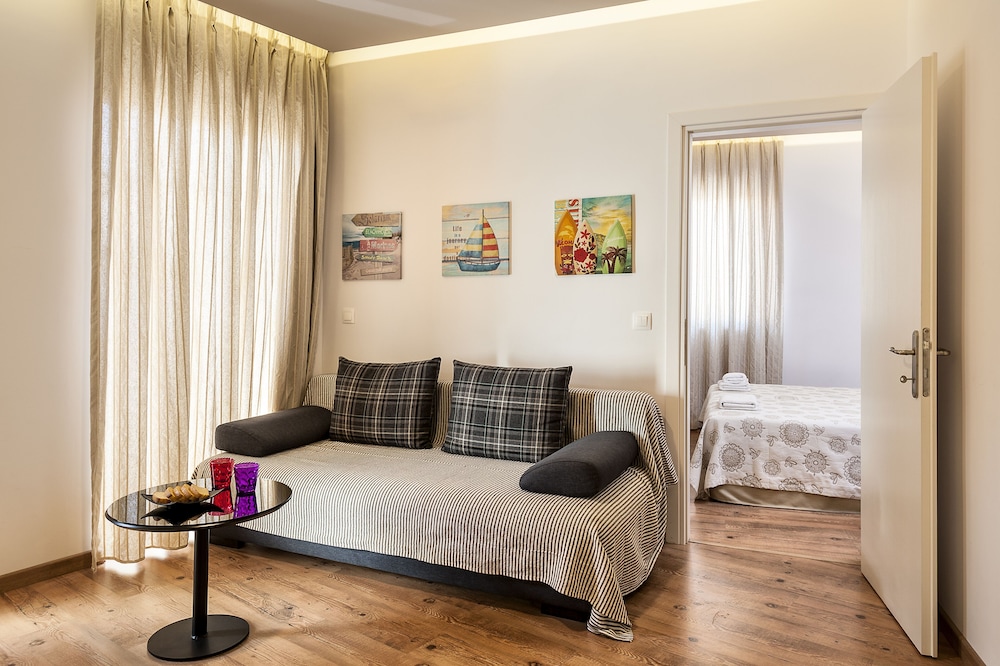 

Napoli - Adelianos Kampos - Elina Hotel Apartments