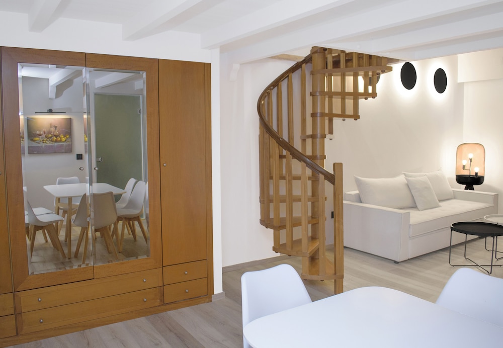

Milano - Adele - Elina Hotel Apartments