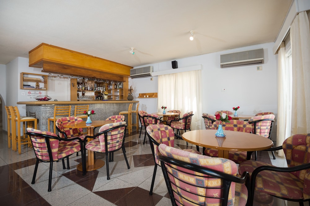 

Bologna - Paphos - Sunny Hill Hotel Apartments