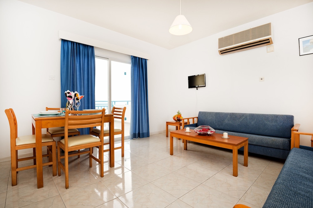 

Roma - Paphos - Sunny Hill Hotel Apartments