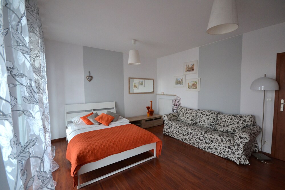 

Roma - Raszyn - Senator Warsaw Apartments
