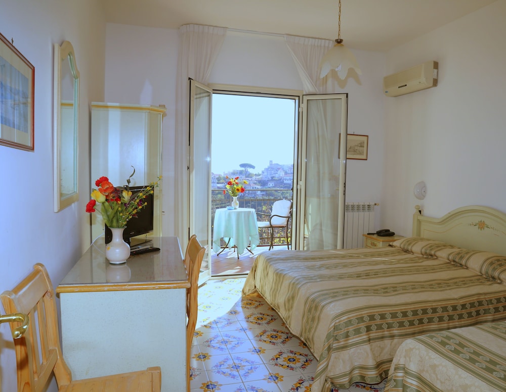 

Milano - Ravello - Hotel Villa Giuseppina