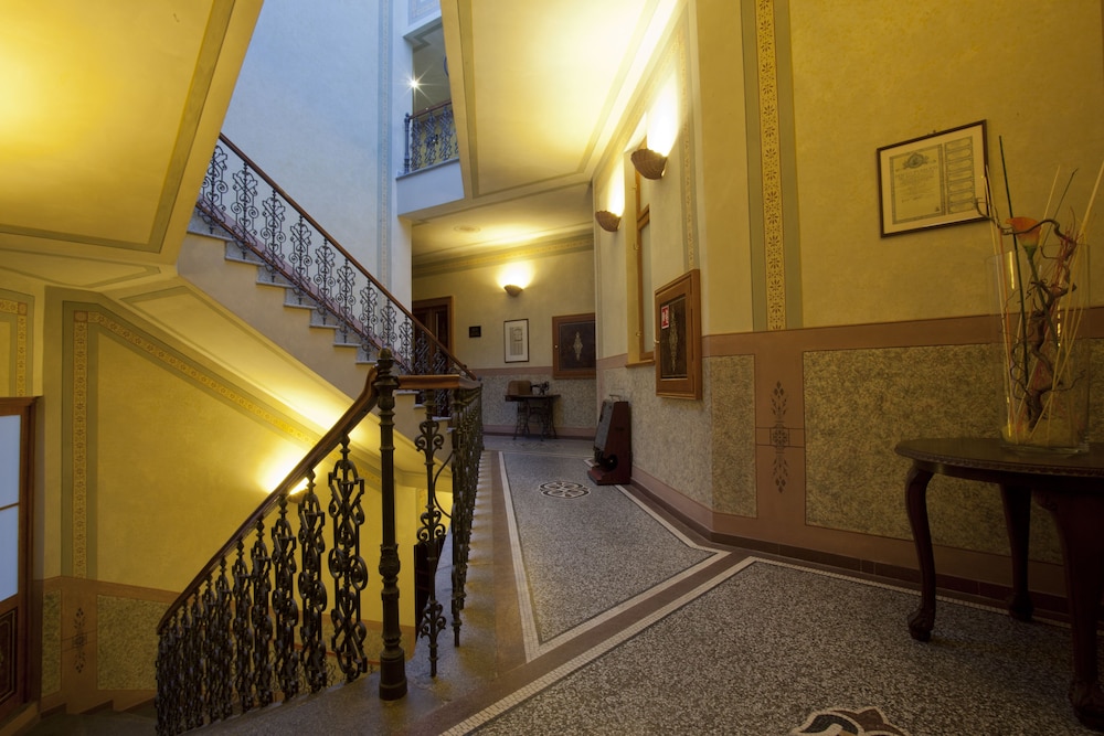 

Roma - Zizkov - Deminka Palace