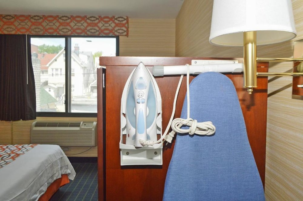 

Napoli - Queens - Corona Hotel New York - LaGuardia Airport
