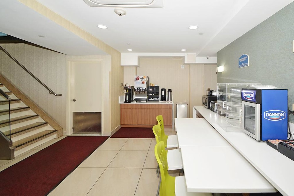 

Roma - Flushing - Corona Hotel New York - LaGuardia Airport