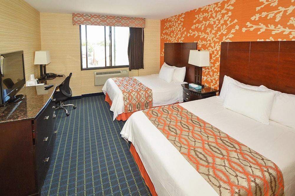 

Bari - Queens - Corona Hotel New York - LaGuardia Airport
