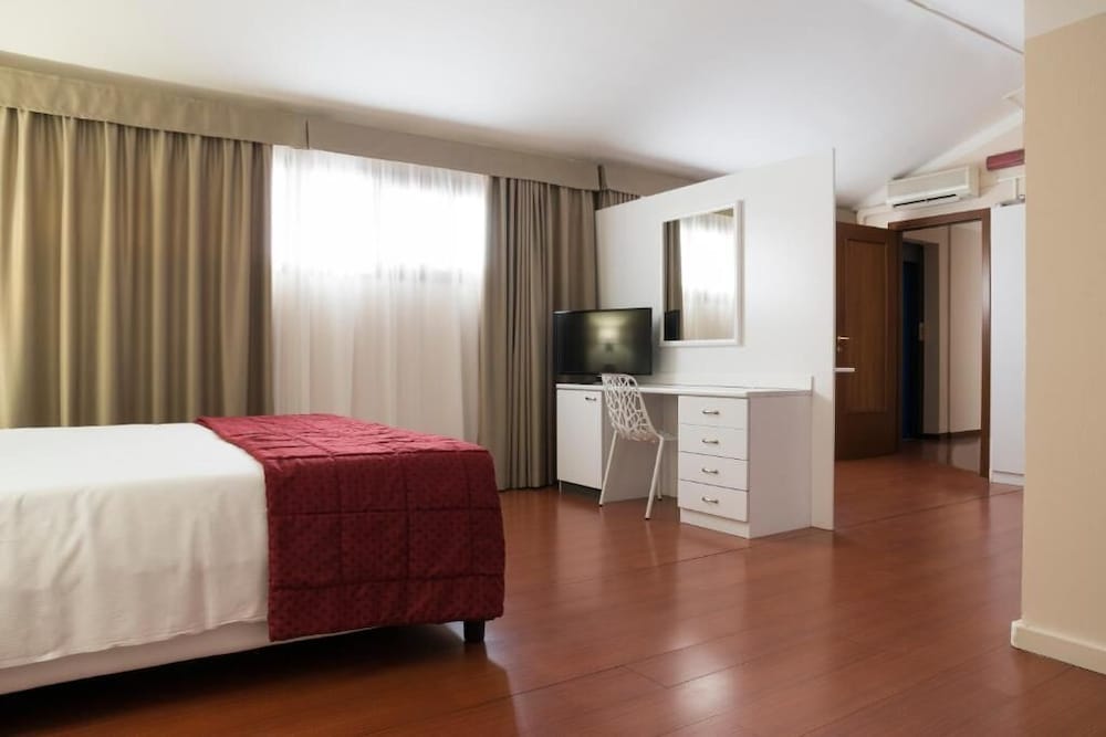 

Napoli - Venaria Reale - Hotel Tourist