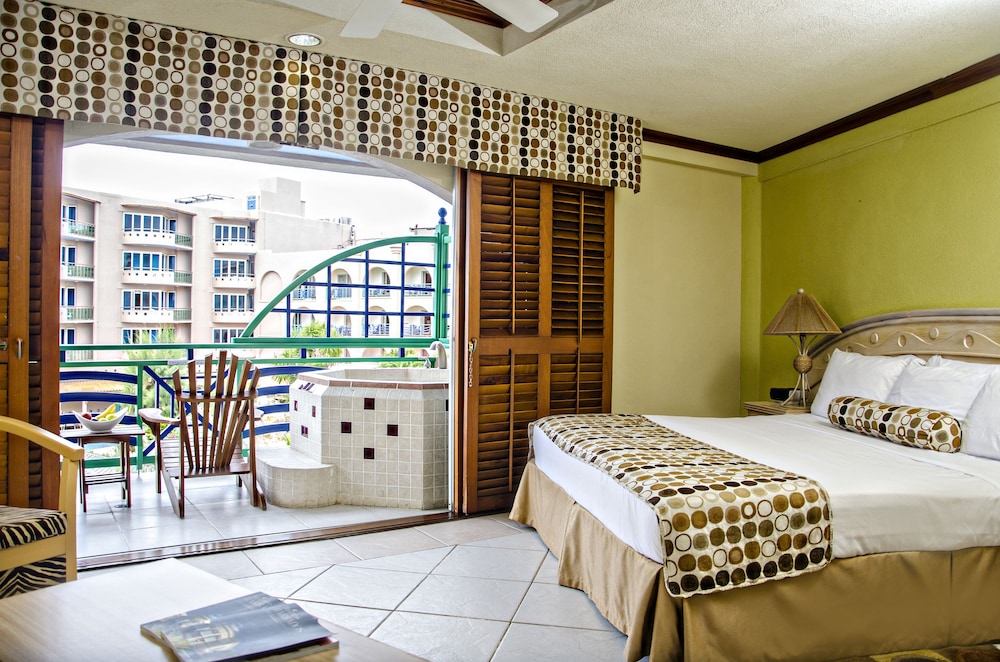 

Milano - Barbados-Christchurch - Accra Beach Hotel & Spa