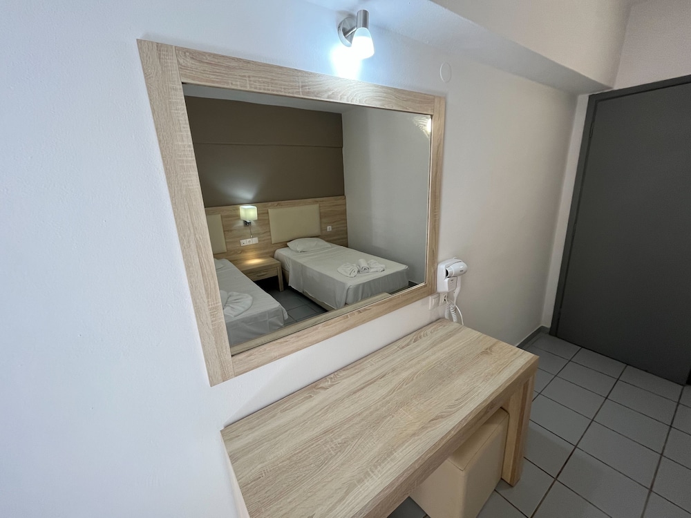 

Bologna - Kato Gouves - Acropolis Apartments
