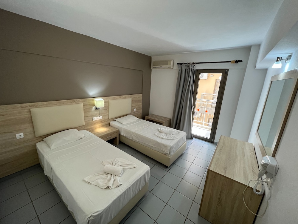 

Bari - Creta Est - Heraklion, Rethymno, Agios Nikolaos, Grecia - Acropolis Apartments