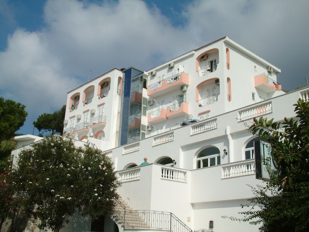 

Verona - Ischia - Hotel La Ginestra