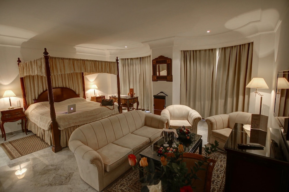 

Napoli - Tunisia - La Maison Blanche