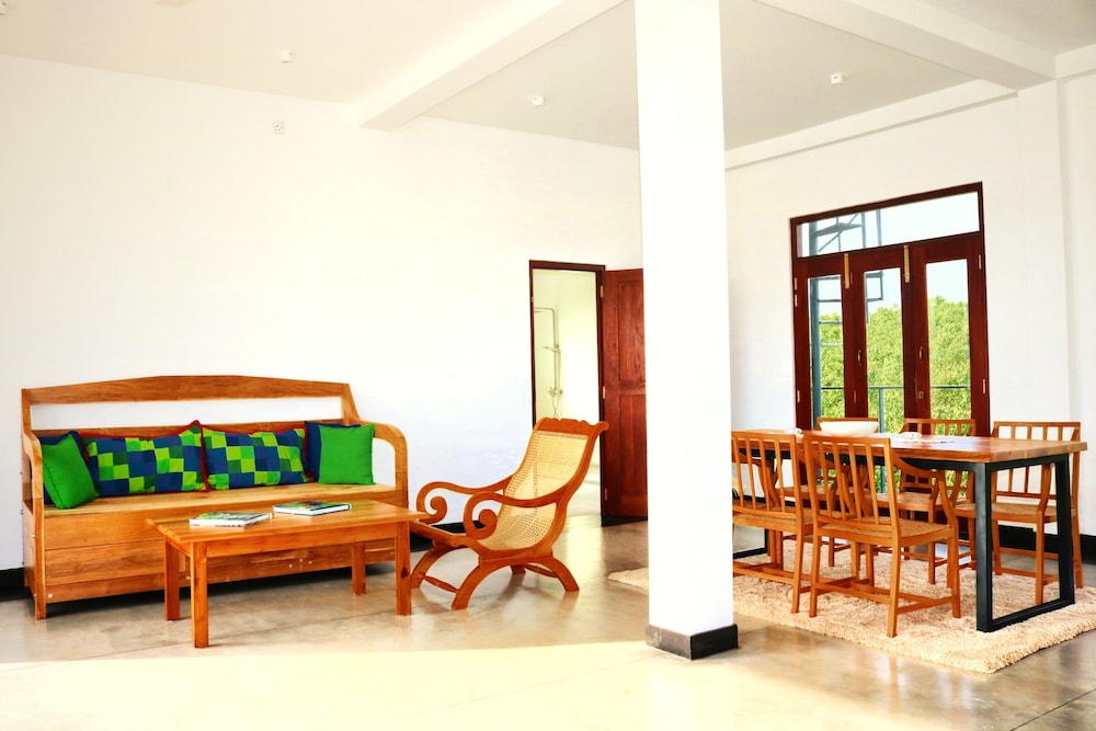 

Roma - Ahungalla - Bobos Cinnamon Estate Sri Lanka