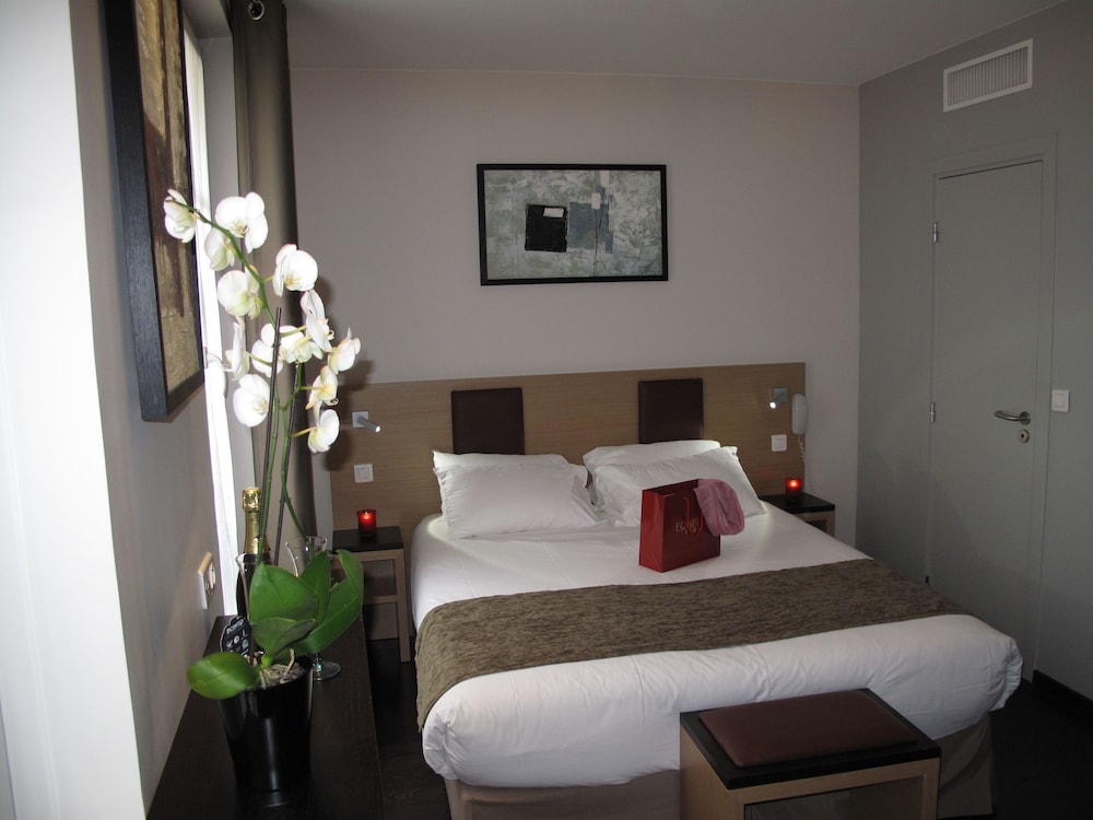 

Bologna - Clichy - Source Hôtel