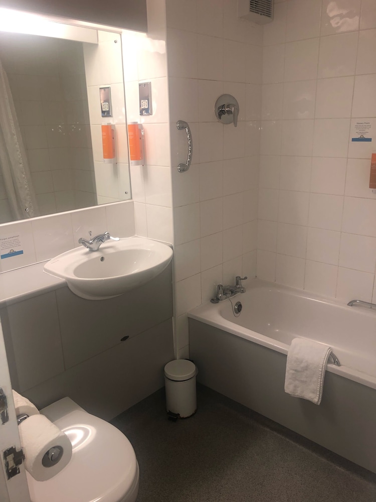 

Bologna - Fleet - Days Inn By Wyndham Fleet M3