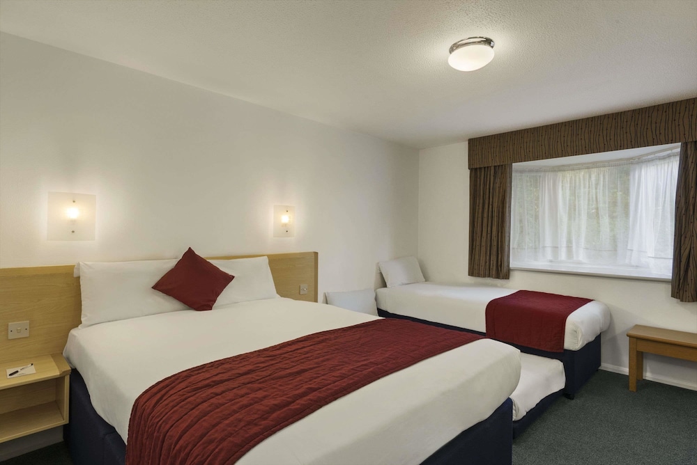 

Verona - Fleet - Days Inn By Wyndham Fleet M3