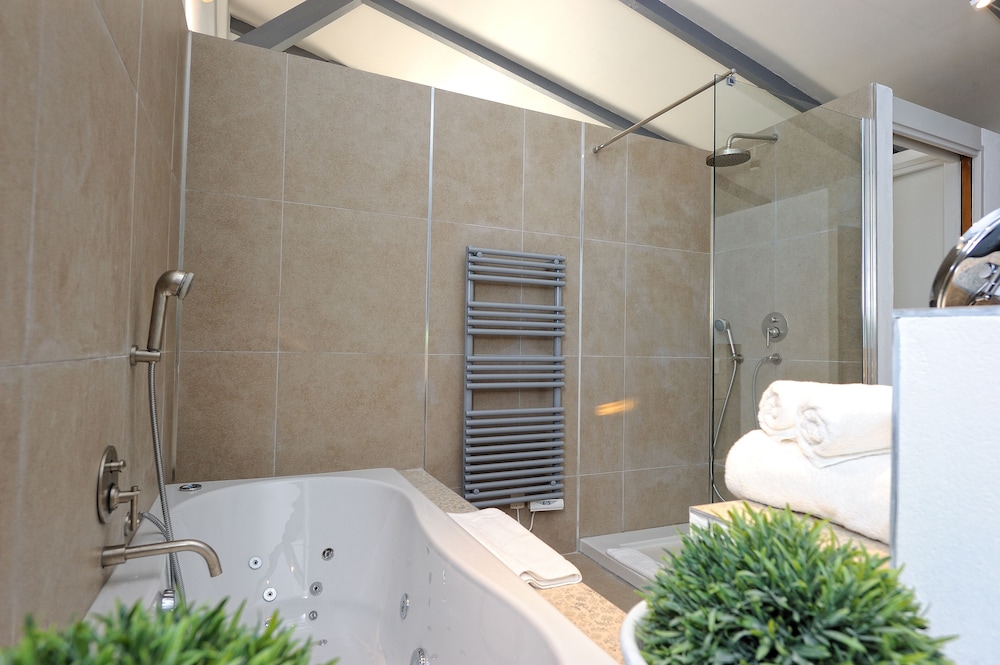 

Firenze - Bonifacio - Lodge de Charme A Cheda