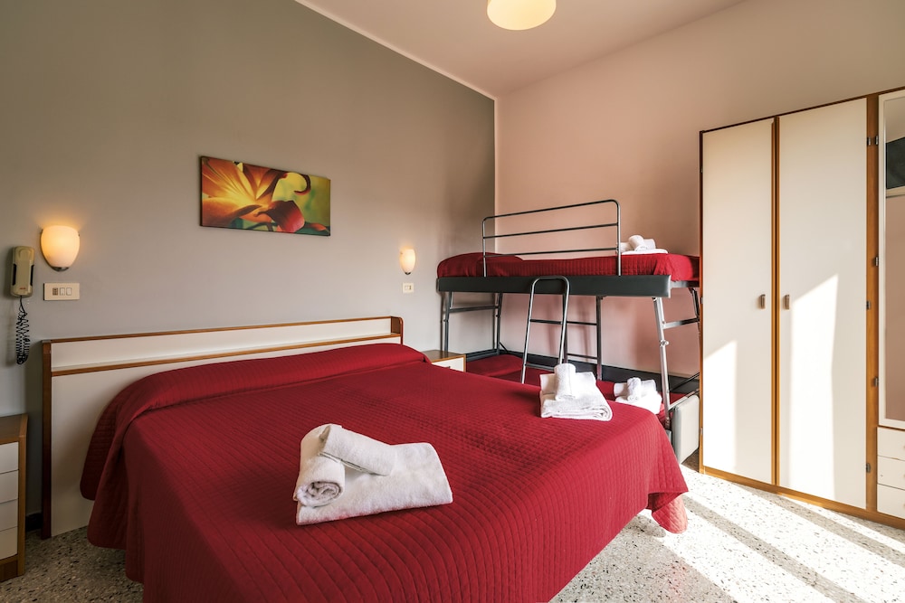 

Brindisi - Riviera Romagnola, Mare Italia - Hotel Ausonia