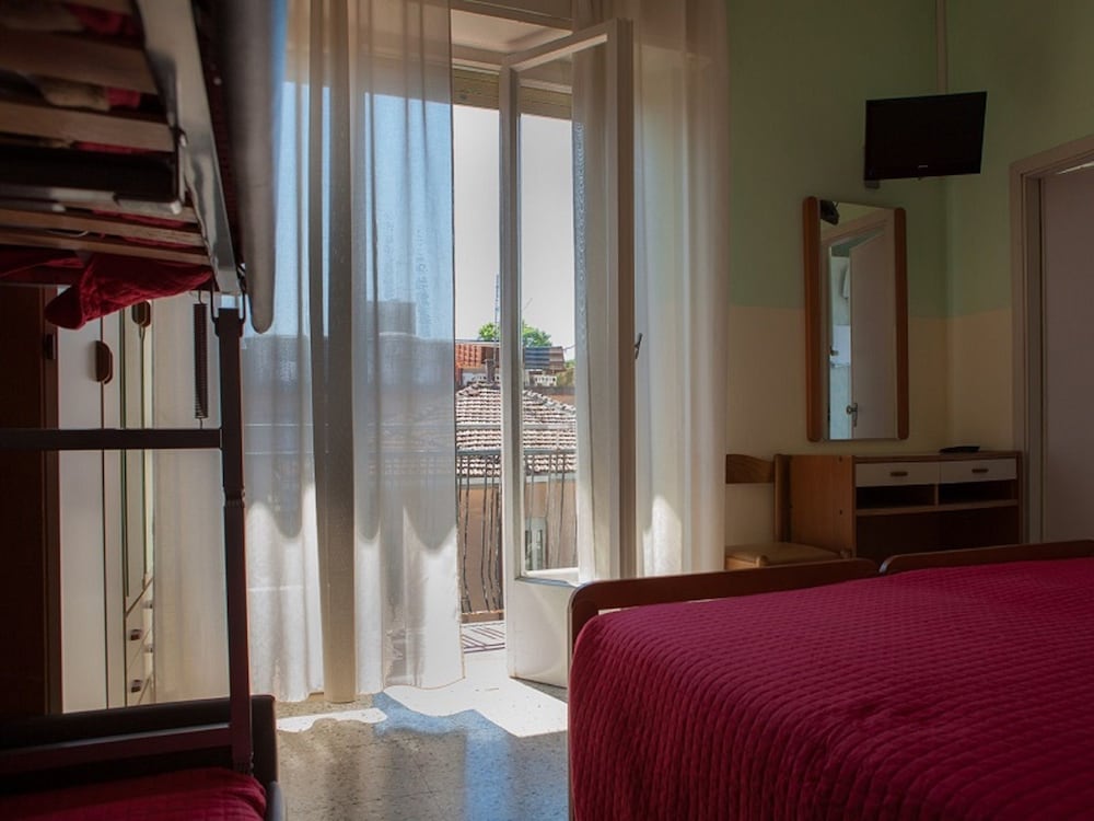 

Bari - Riviera Romagnola, Mare Italia - Hotel Ausonia