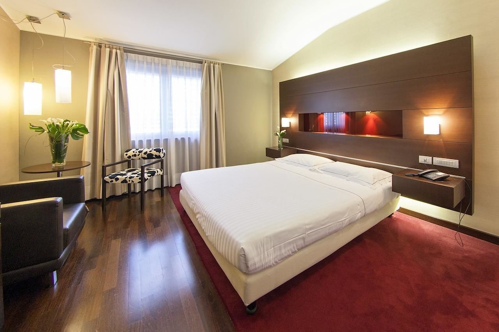 

Lamezia Terme - Giussano - Inverigo Hotel