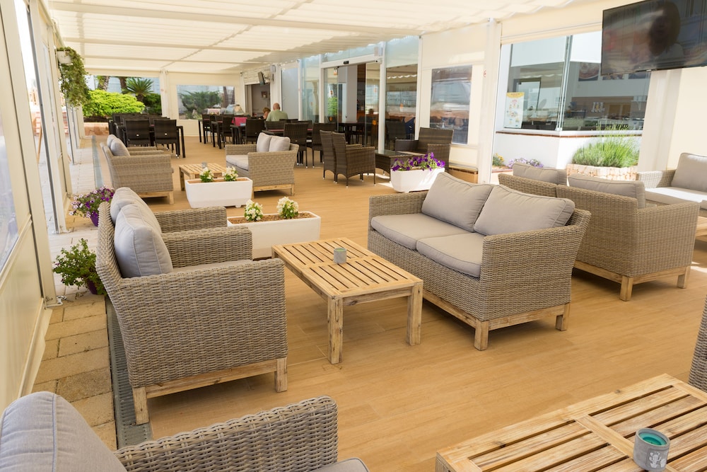

Milano - Es Castell - Naranjos Resort Menorca