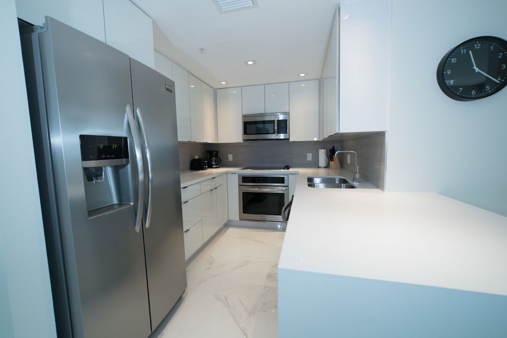 

Bologna - Key Biscayne - Fortune House Hotel Suites