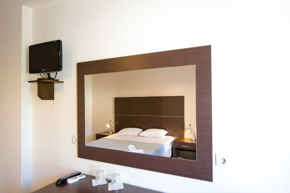 

Napoli - Imerovigli - Kamari Blue Boutique Hotel