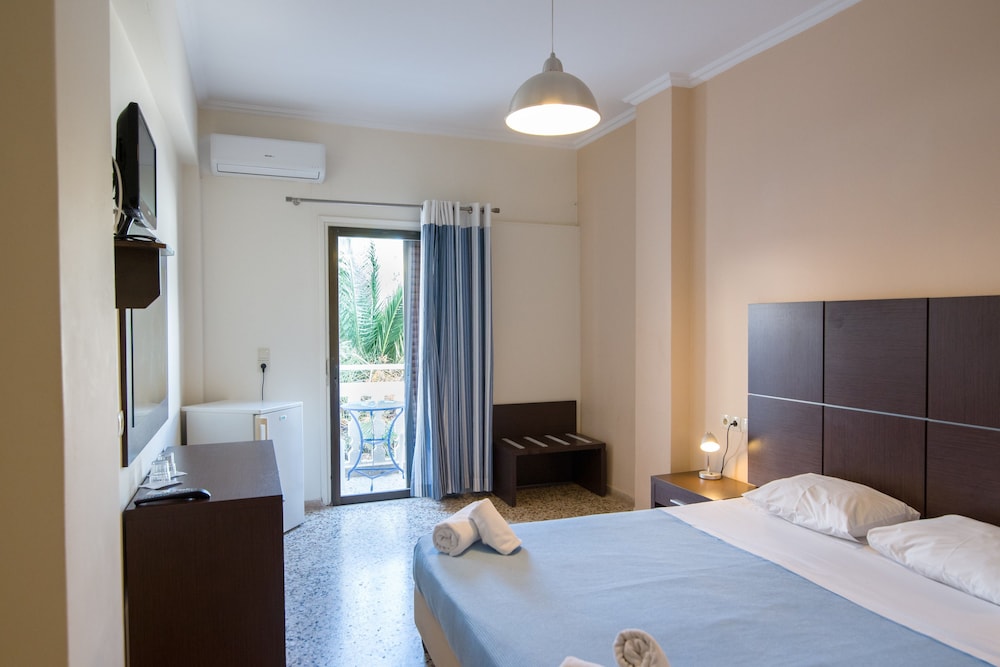 

Milano - Perivolos - Kamari Blue Boutique Hotel