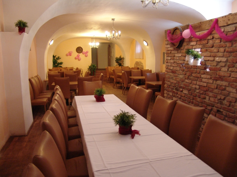 

Reggio Calabria - Praga, Aeroporto Václav Havel - Hotel STARÝ PIVOVAR