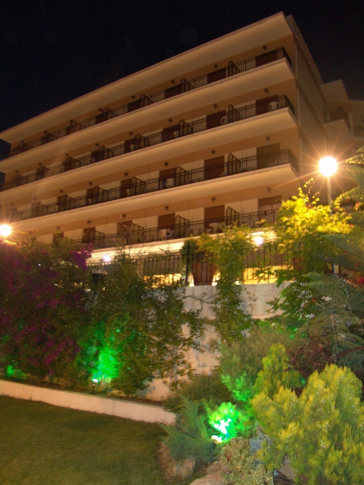 

Milano - Karlovassi - Merope Hotel