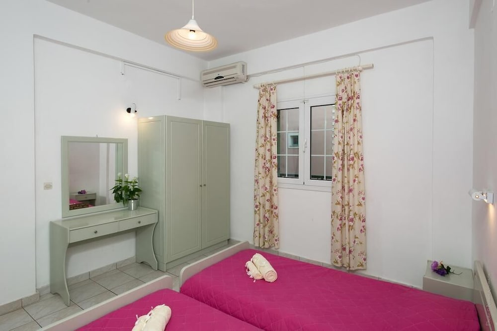 

Lamezia Terme - Kassiopi - Philippos Hotel