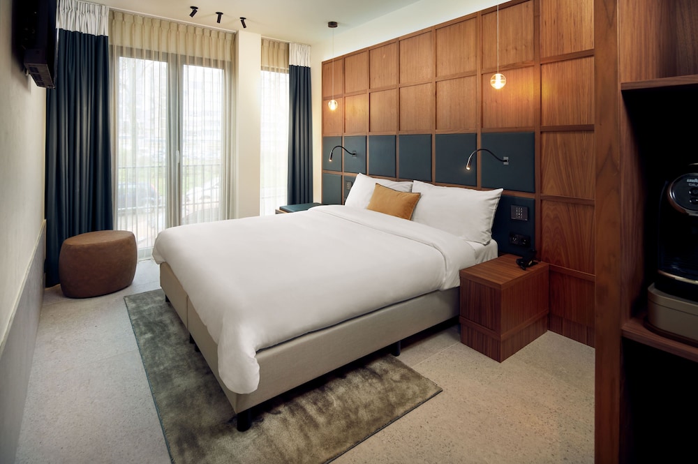 

Pisa - Halfweg - Met Hotel Amsterdam
