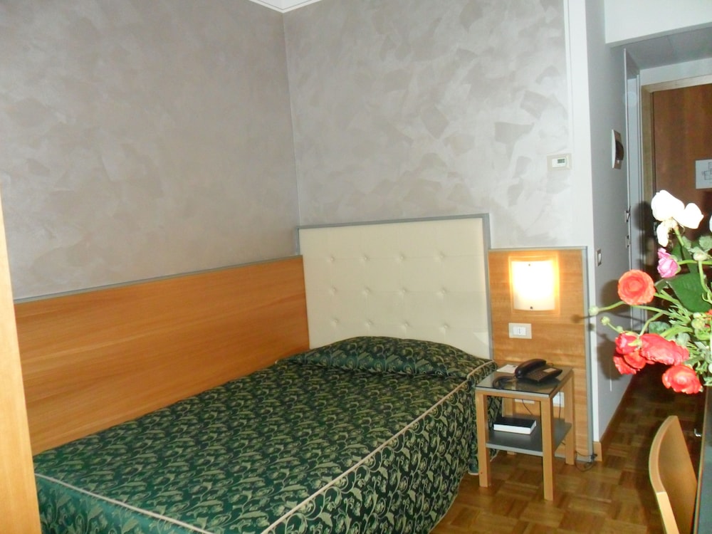 

Brindisi - Peschiera Borromeo - Hotel Riviera