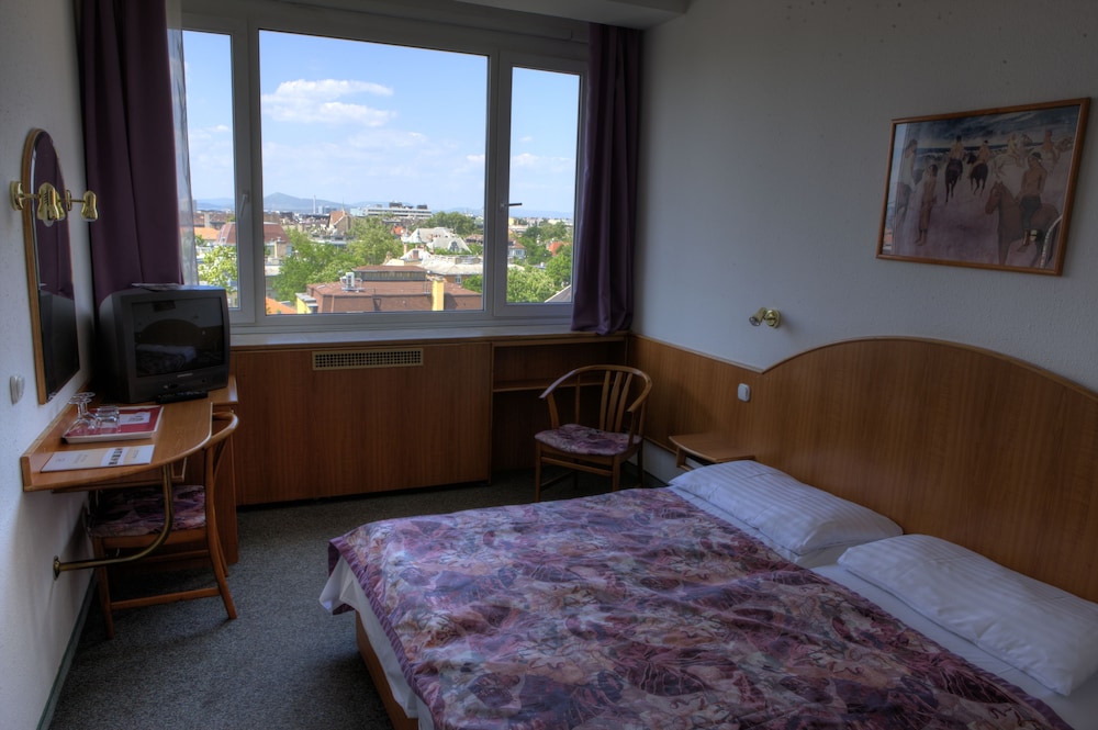 

Torino - Budapest - B39 Benczúr Apartment
