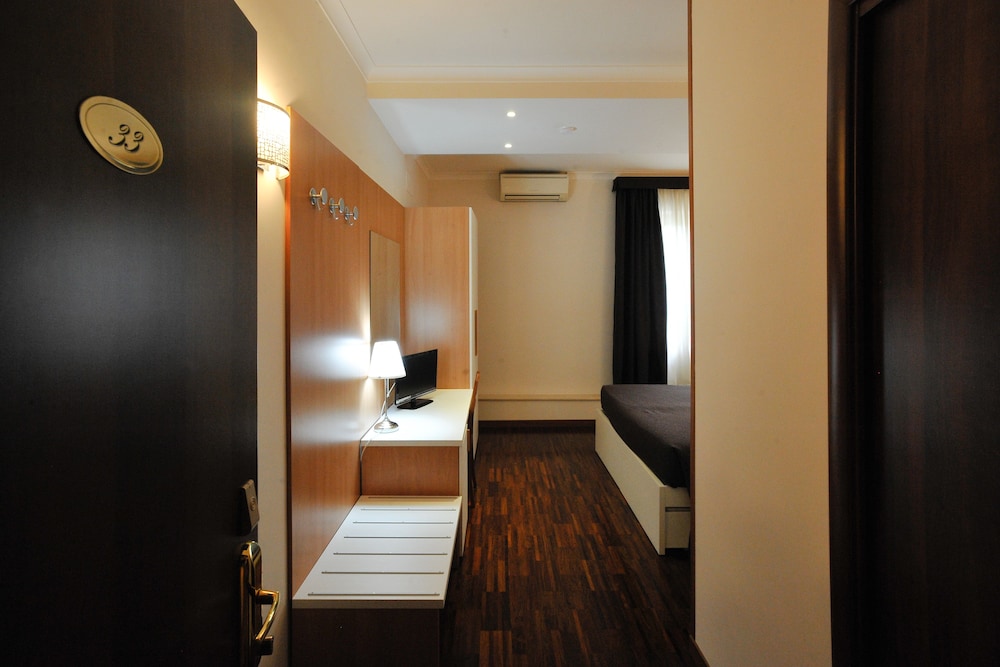 

Catania - Marco Simone - Hotel Roma Tiburtina Metro