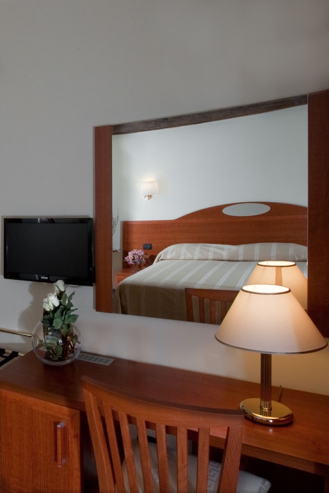 

Catania - Marco Simone - Hotel Roma Tiburtina Metro