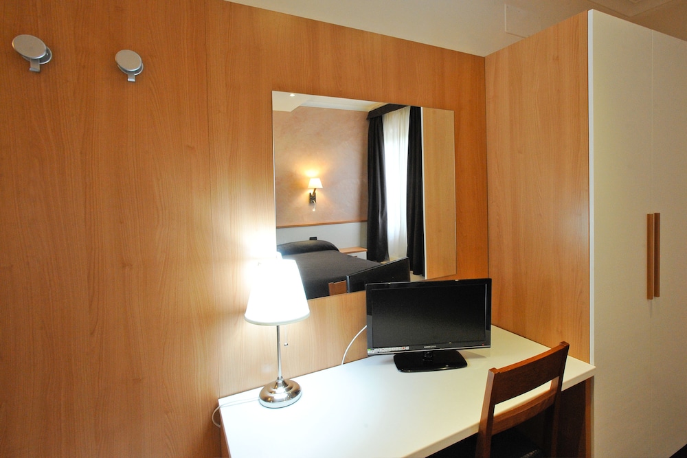 

Olbia - Marco Simone - Hotel Roma Tiburtina Metro