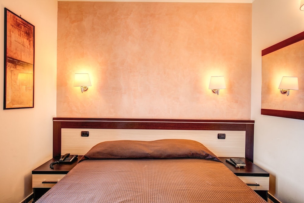 

Cagliari - Marco Simone - Hotel Roma Tiburtina Metro