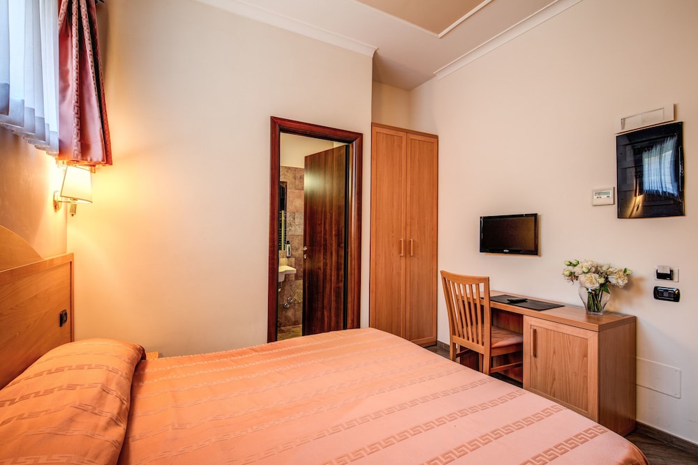

Catania - Marco Simone - Hotel Roma Tiburtina Metro