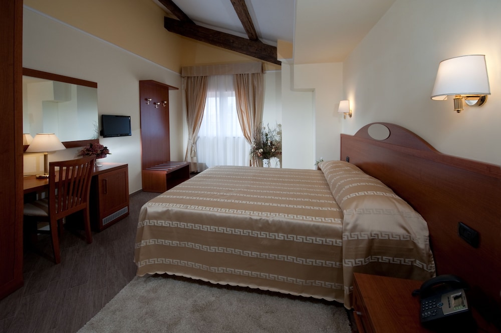 

Catania - Marco Simone - Hotel Roma Tiburtina Metro
