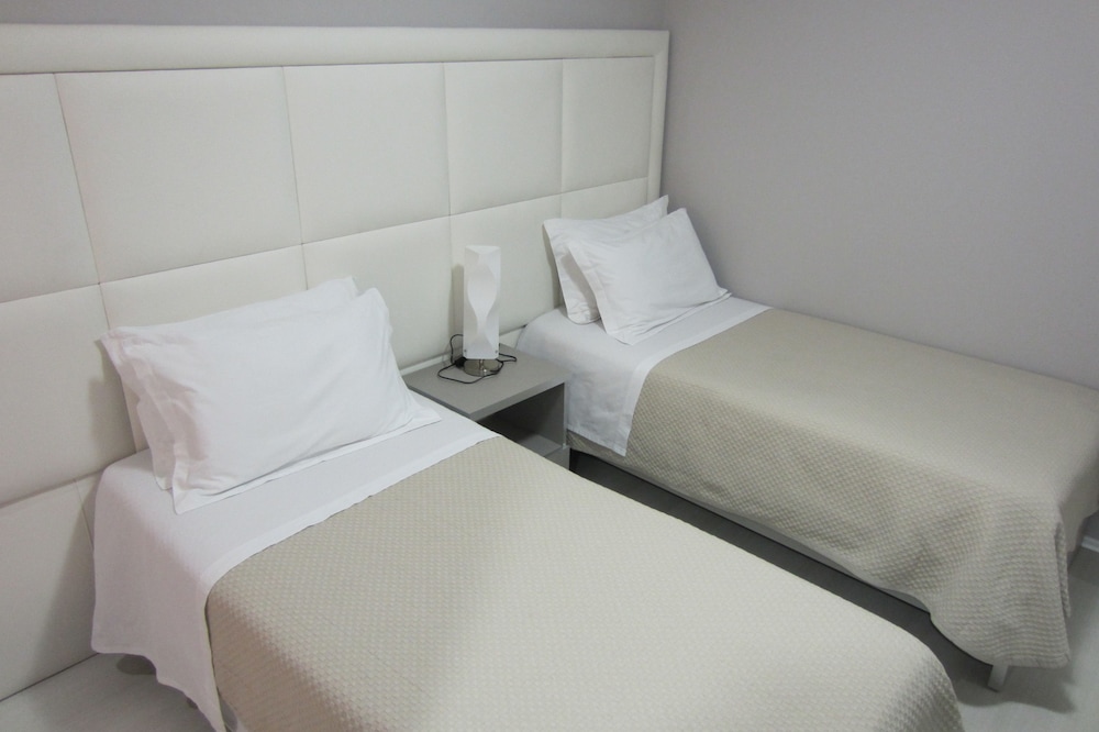 

Brindisi - Tirana - Freddy's Hotel