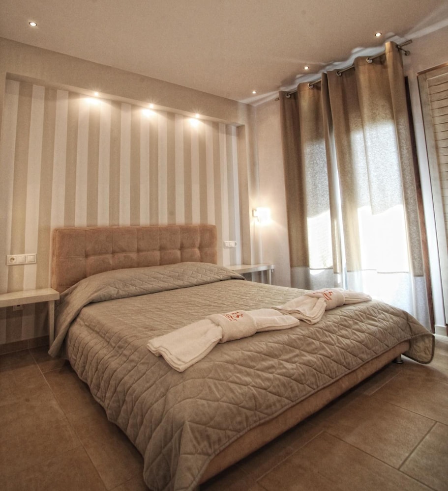 

Milano - Kriopigi - Stamos Hotel