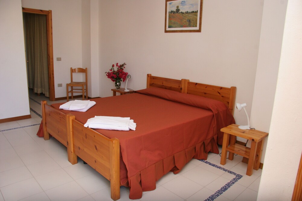 

Genova - Fertilia - Residence Buganvillea