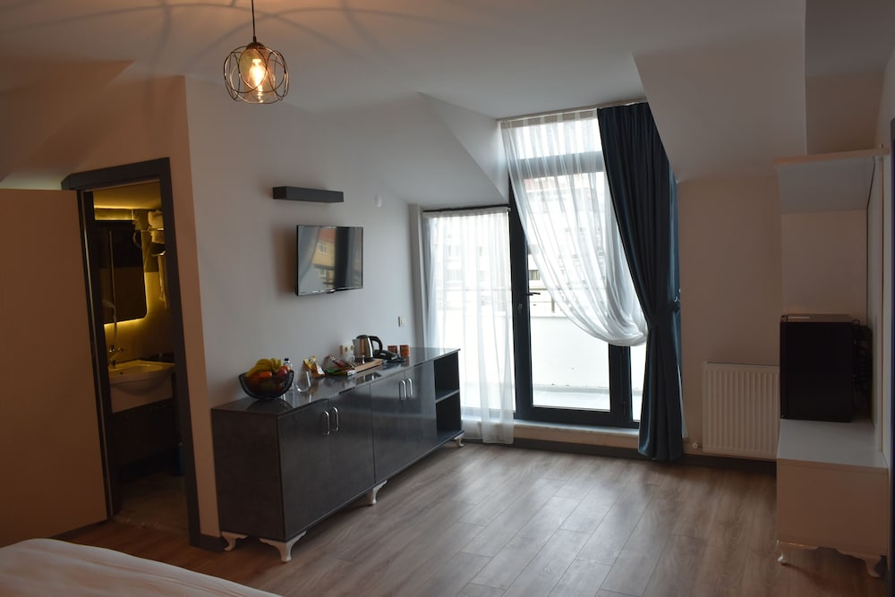 

Napoli - Esenyurt - Avcılar Garden Hotel