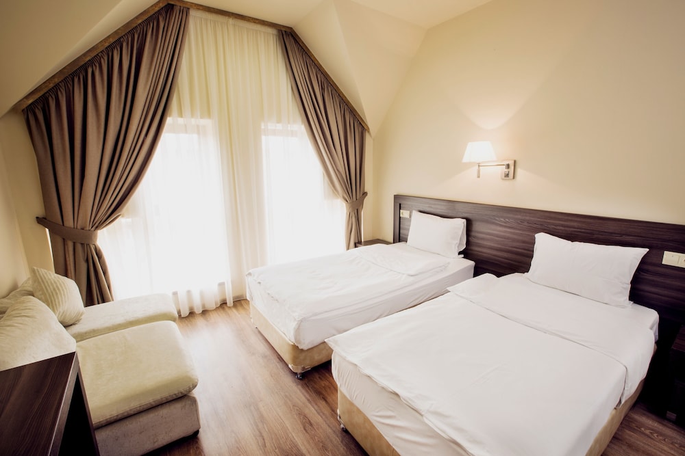 

Catania - Yerevan - Deluxe Hotel Yerevan