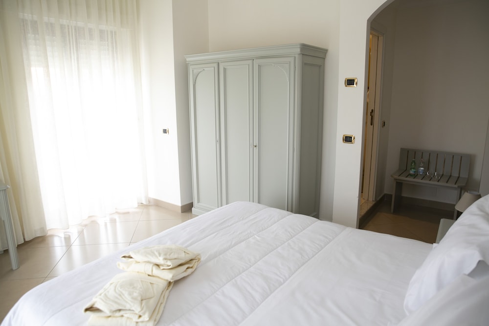 

Milano - Meta - Resort Santangelo & SPA