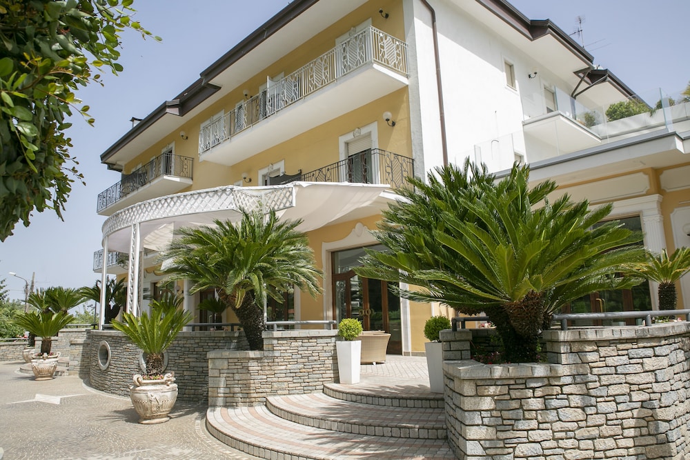 

Milano - Pimonte - Resort Santangelo & SPA